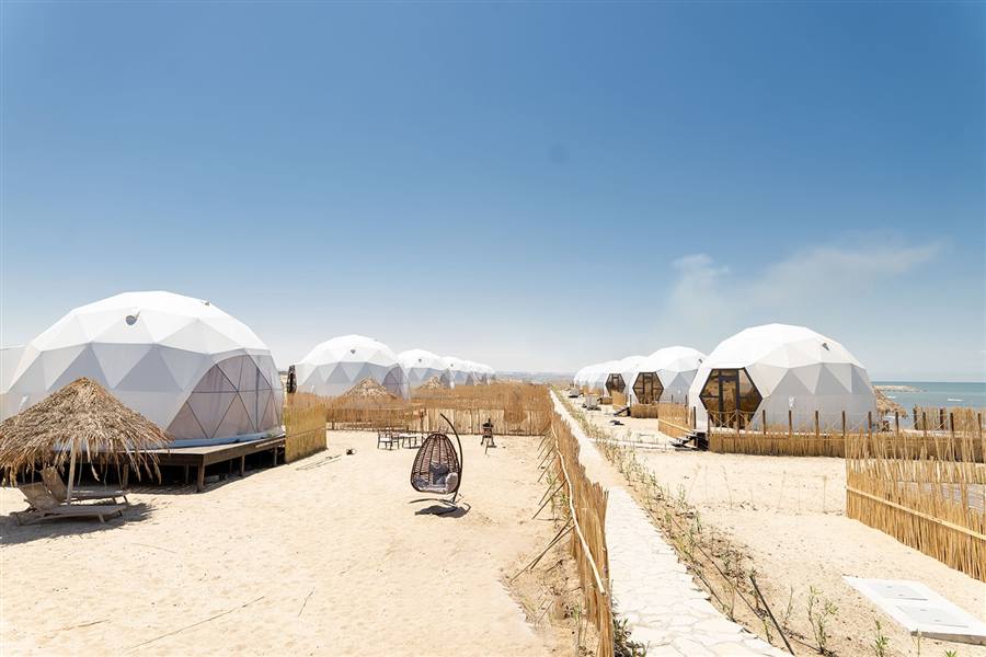 Row of Geo-Dome L8MD units along the beach